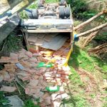 Truk Muatan Semen di Halmahera Selatan Terjun Bebas